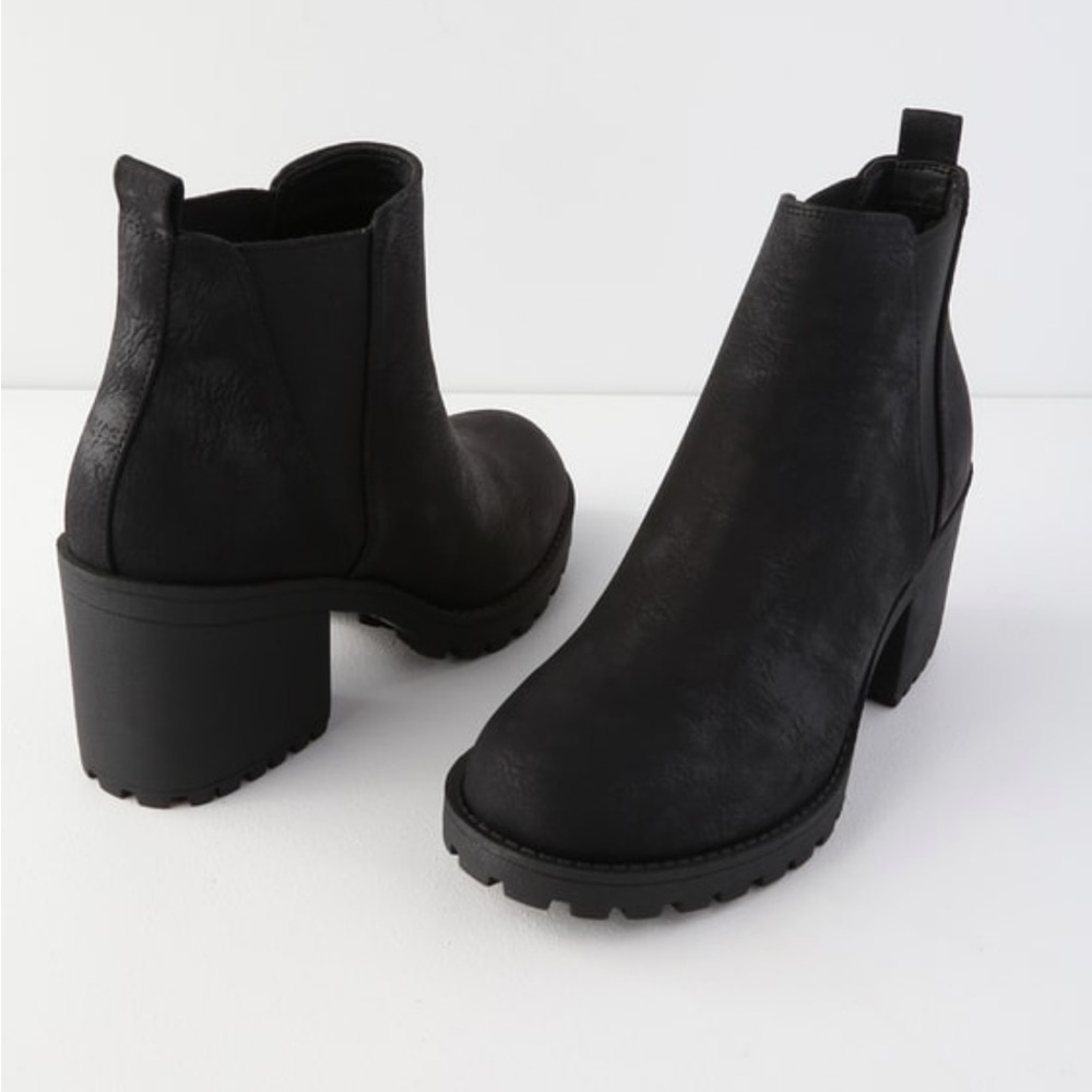 Lulus - Dirty Laundry. 8.5 Lisbon black high heel ankle booties!